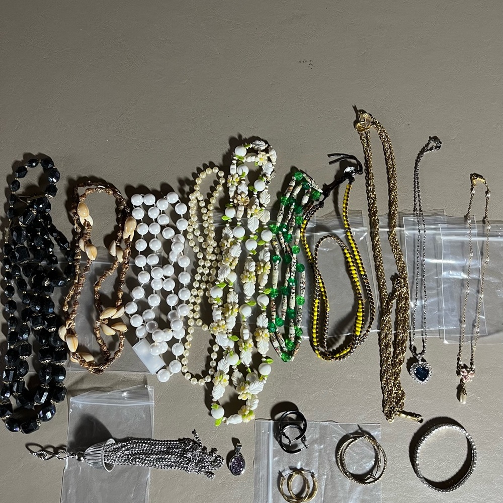Crafters Jewelry Bundle - Junk Jewelry - Some Ready To Wear Pieces. Lot 4